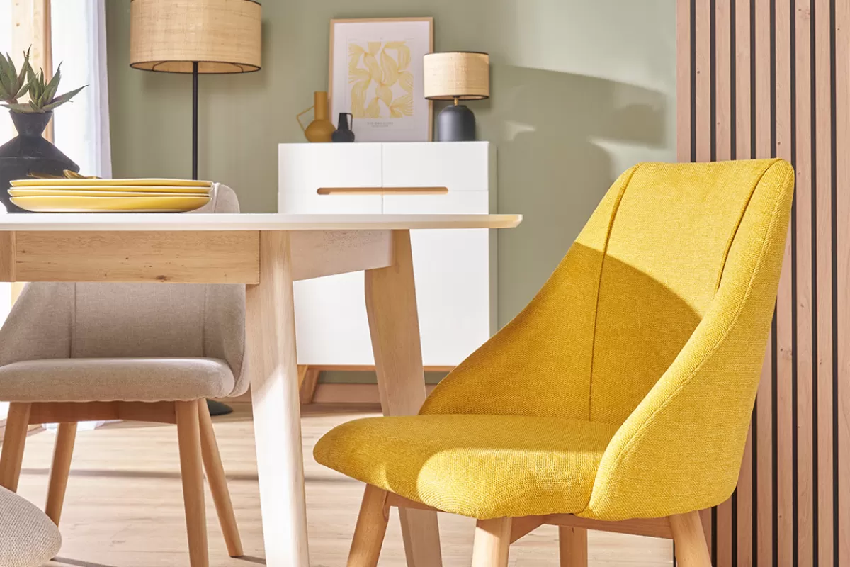 Miliboo Sillas Modernas-Set de 2 sillas de tela efecto aterciopelado texturizado amarillo mostaza y madera maciza HIGGINS