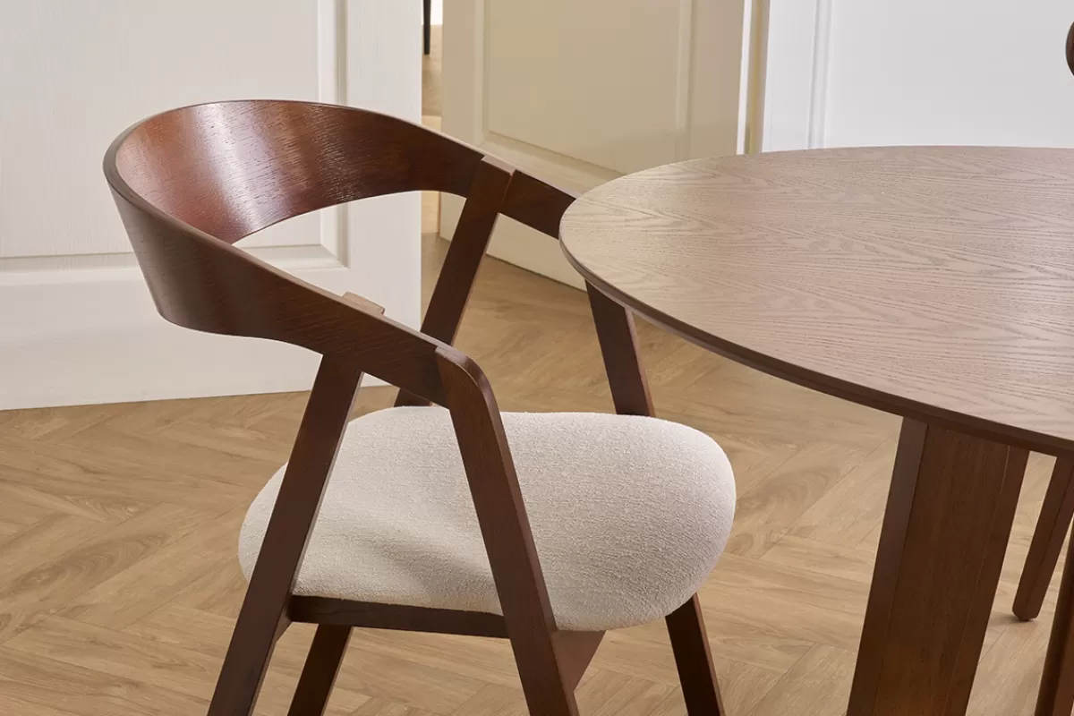 Miliboo Sillas Modernas-Set de 2 sillas vintage apilables de madera maciza teñida de nogal y borreguillo blanco LOVA