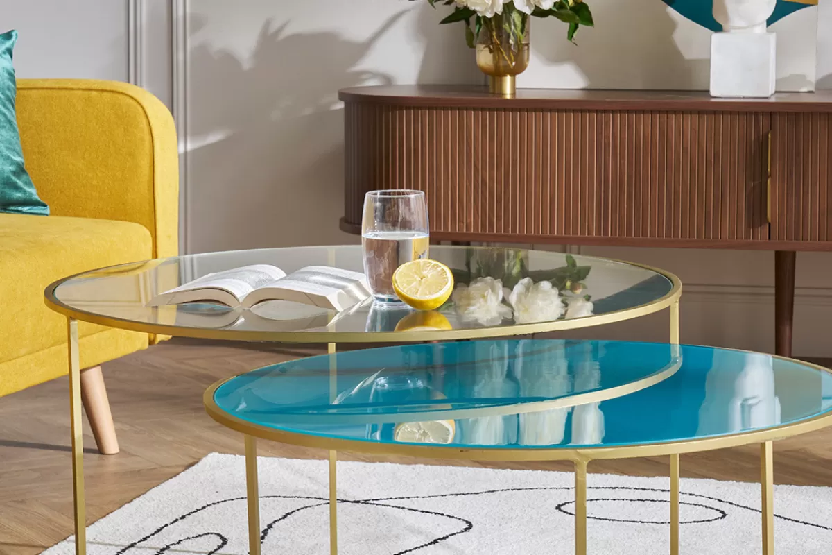 Miliboo Mesas De Salón-Set de 2 mesas nido de centro en metal dorado y cristal tintado azul petróleo ROXO