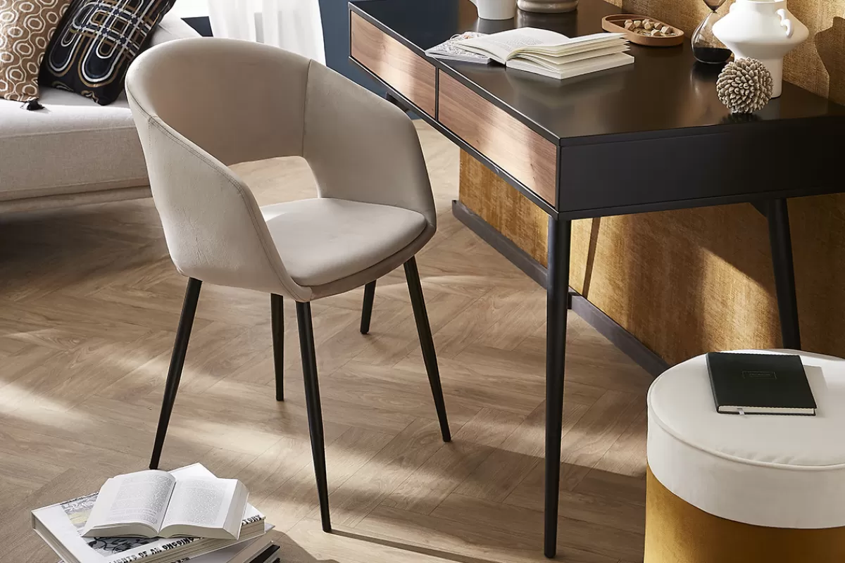 Miliboo Sillas Modernas-Silla de diseño de terciopelo color topo con patas de metal negro PRISMA