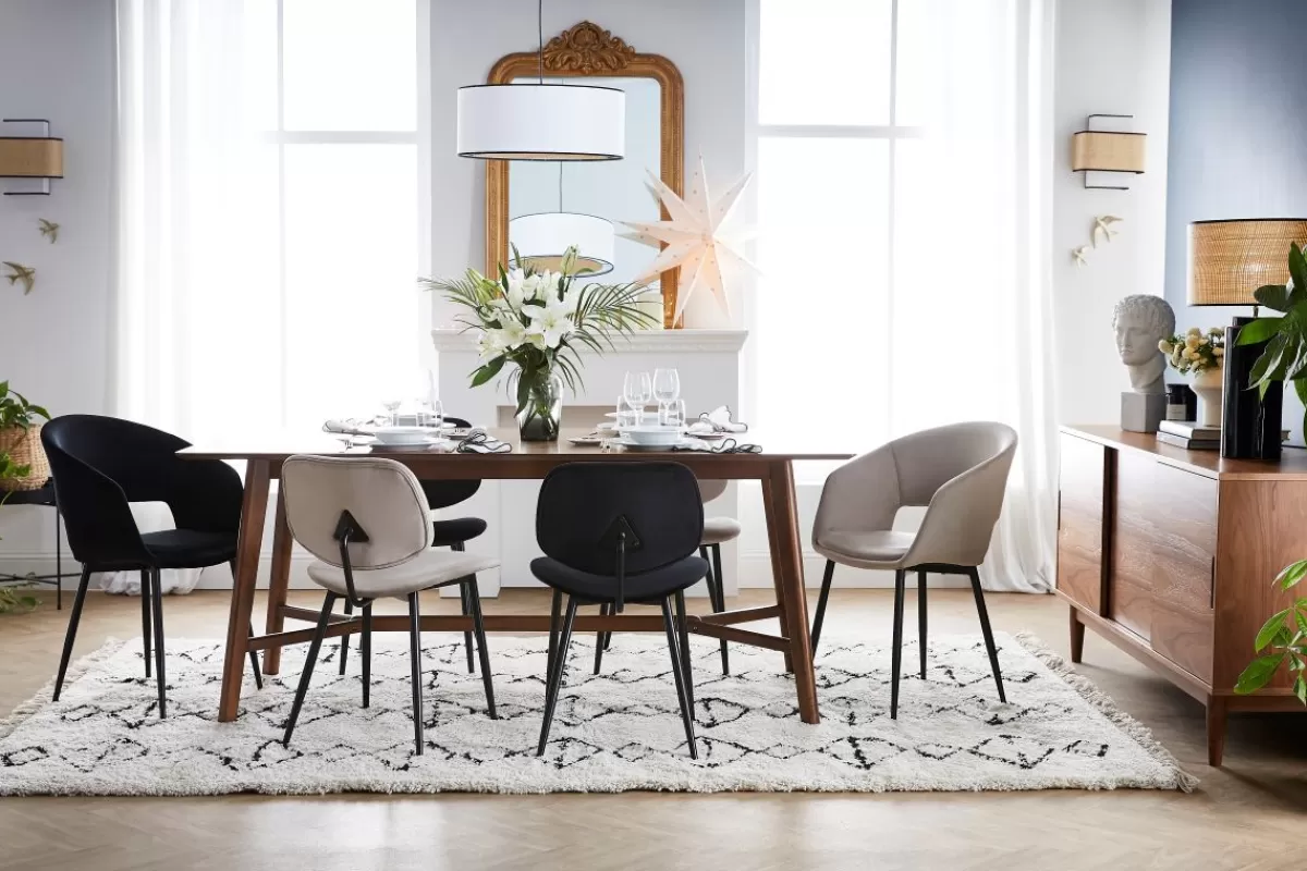 Miliboo Sillas Modernas-Silla de diseño de terciopelo color topo con patas de metal negro PRISMA