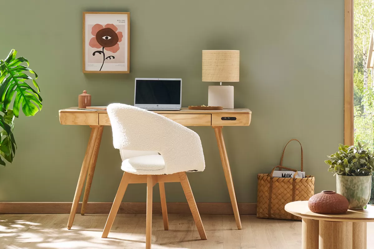 Miliboo Sillas Modernas-Silla nórdica de borreguillo blanco y madera clara maciza PRISMA