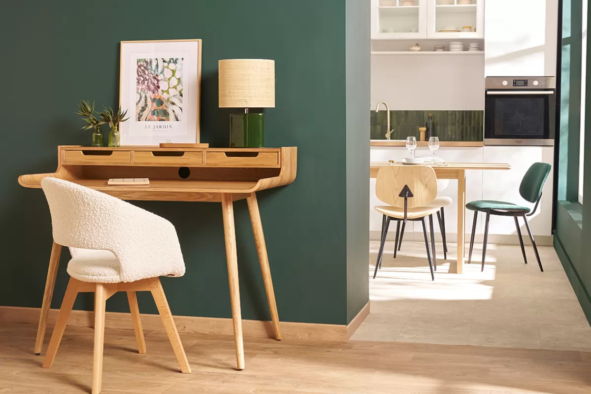 Miliboo Sillas Modernas-Silla nórdica de borreguillo blanco y madera clara maciza PRISMA