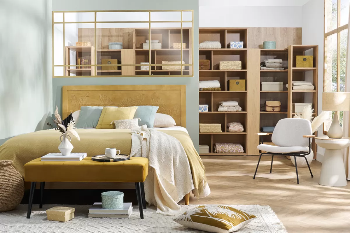Miliboo Sillones | Sillón-Sillón moderno de tela efecto aterciopelado beige, metal negro y madera clara BARNET